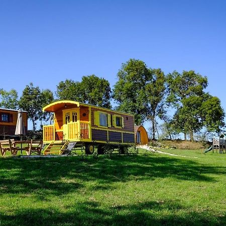 Les Roulottes De La Ferme Des Chanaux Saint-Julien-d'Ance Экстерьер фото